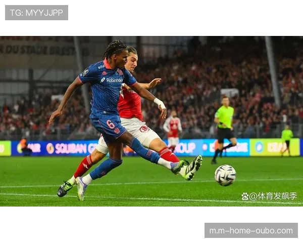 诺丁汉森林欧联场均2球 首回合3球完胜展现高效反击 诺丁汉森林欧联场均2球 首回合3球完胜展现高效反击